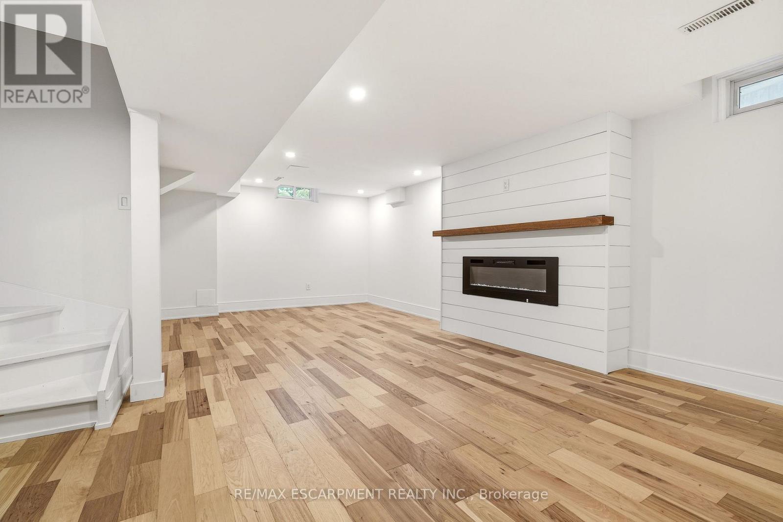 2347 TWEEDSMUIR COURT - 34