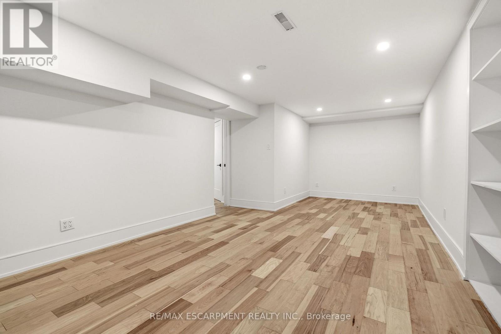 2347 TWEEDSMUIR COURT - 39