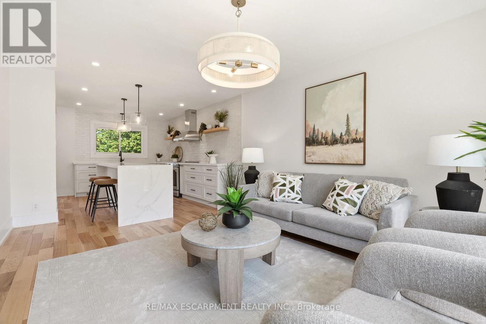 2347 TWEEDSMUIR COURT - 8