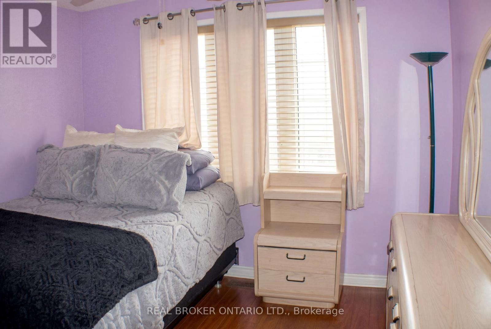 34 AXELROD AVENUE - 10