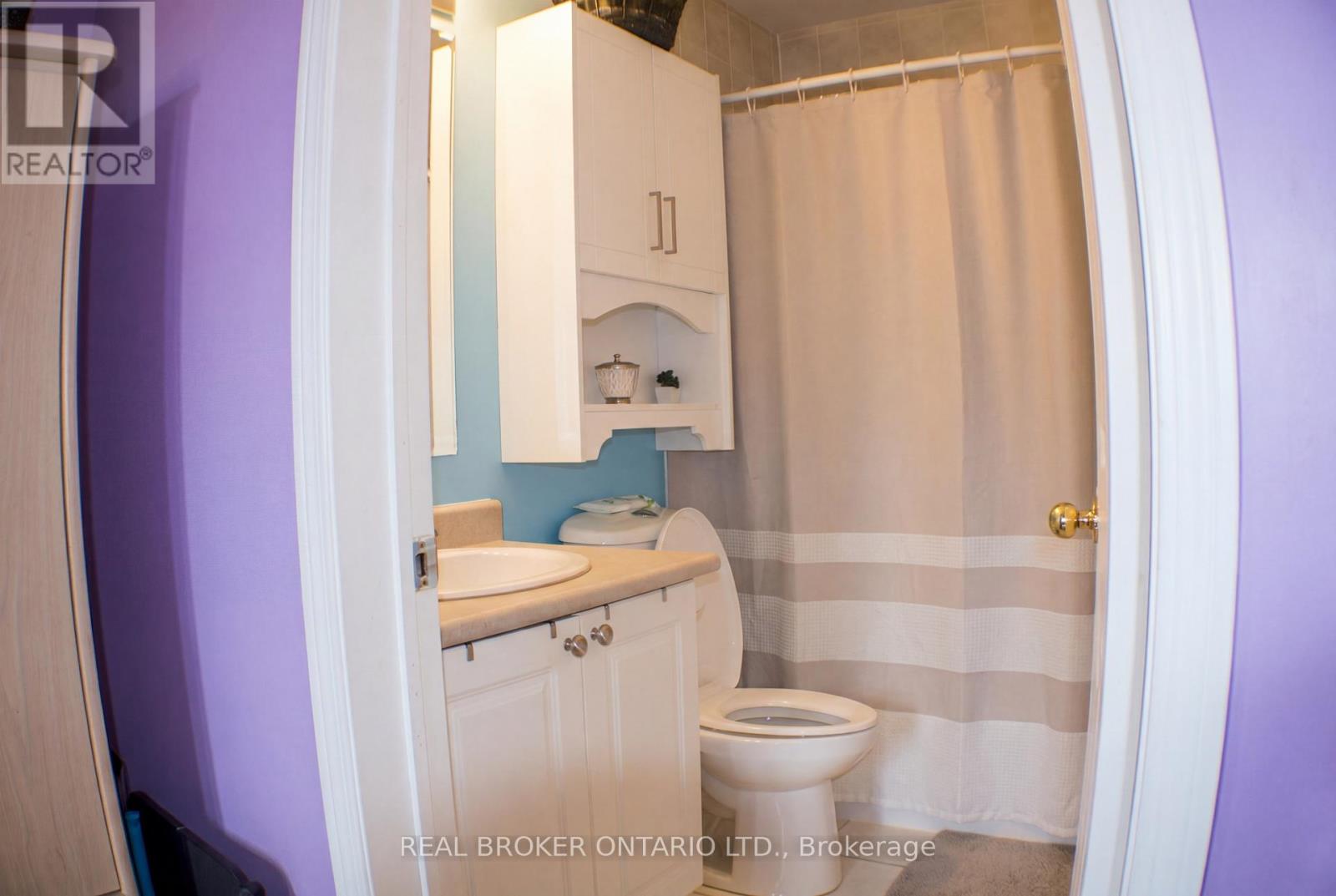 34 AXELROD AVENUE - 12