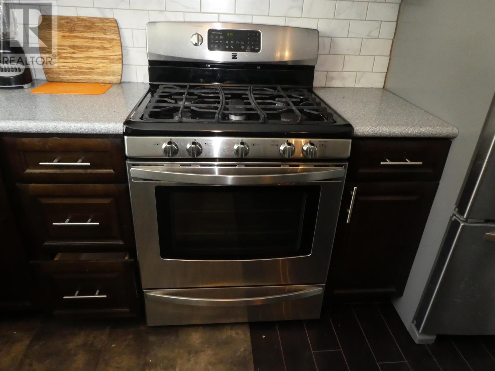 423 Birch CRES - 10