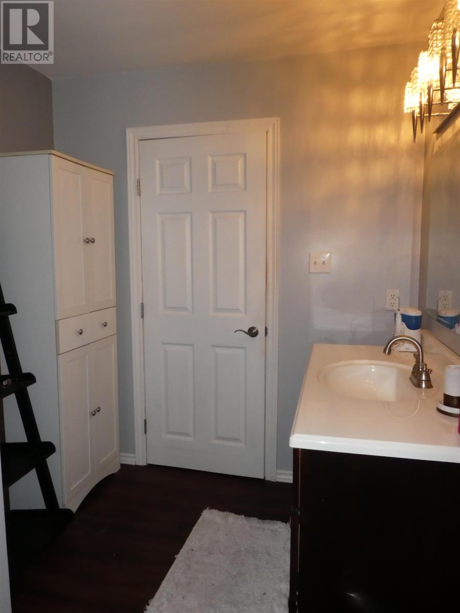 423 Birch CRES - 18