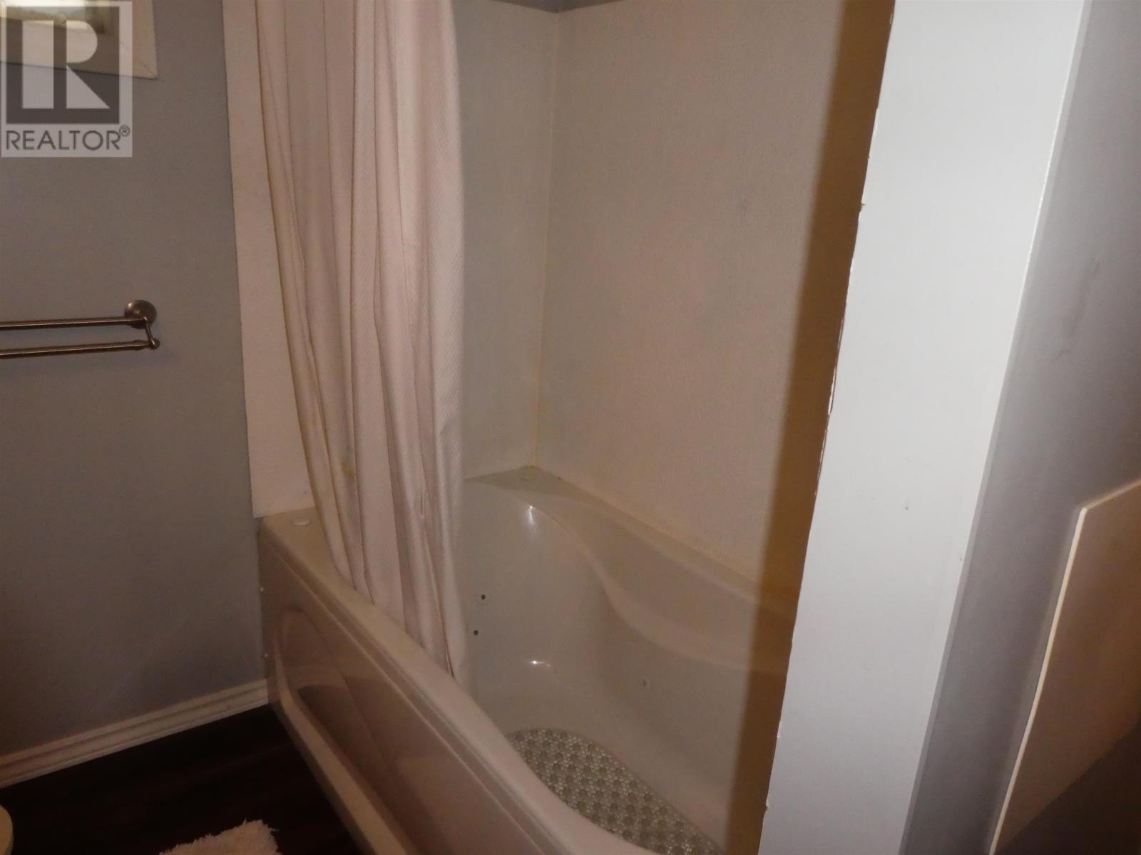 423 Birch CRES - 20