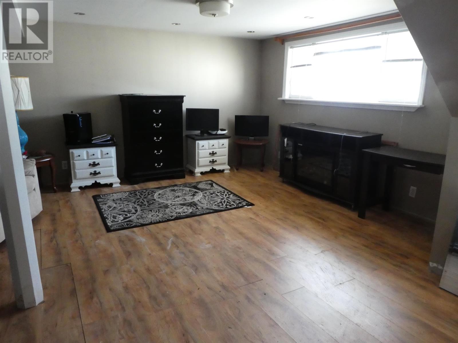 423 Birch CRES - 24