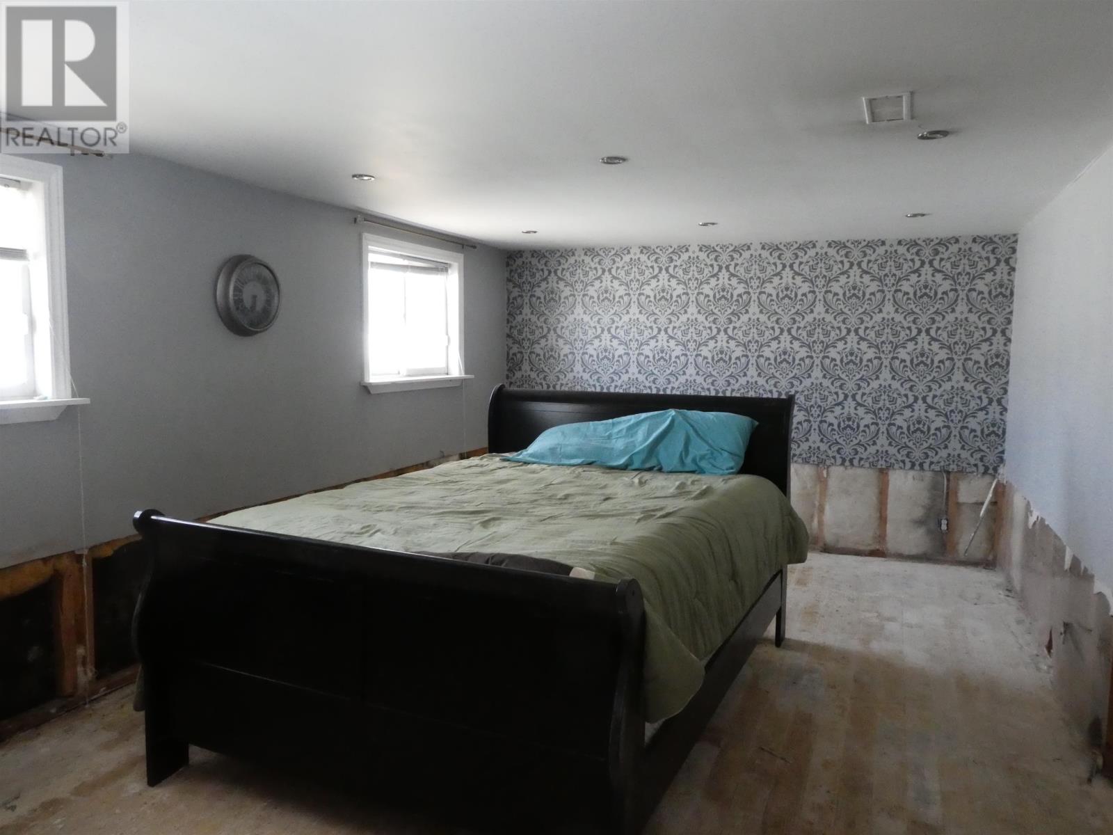 423 Birch CRES - 26