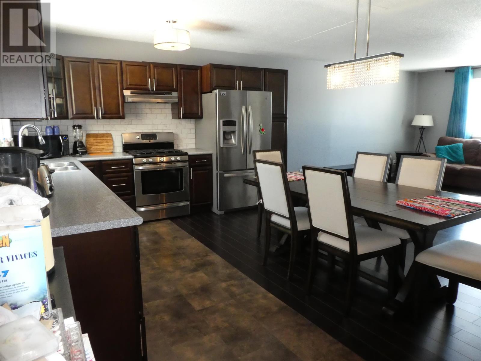 423 Birch CRES - 4