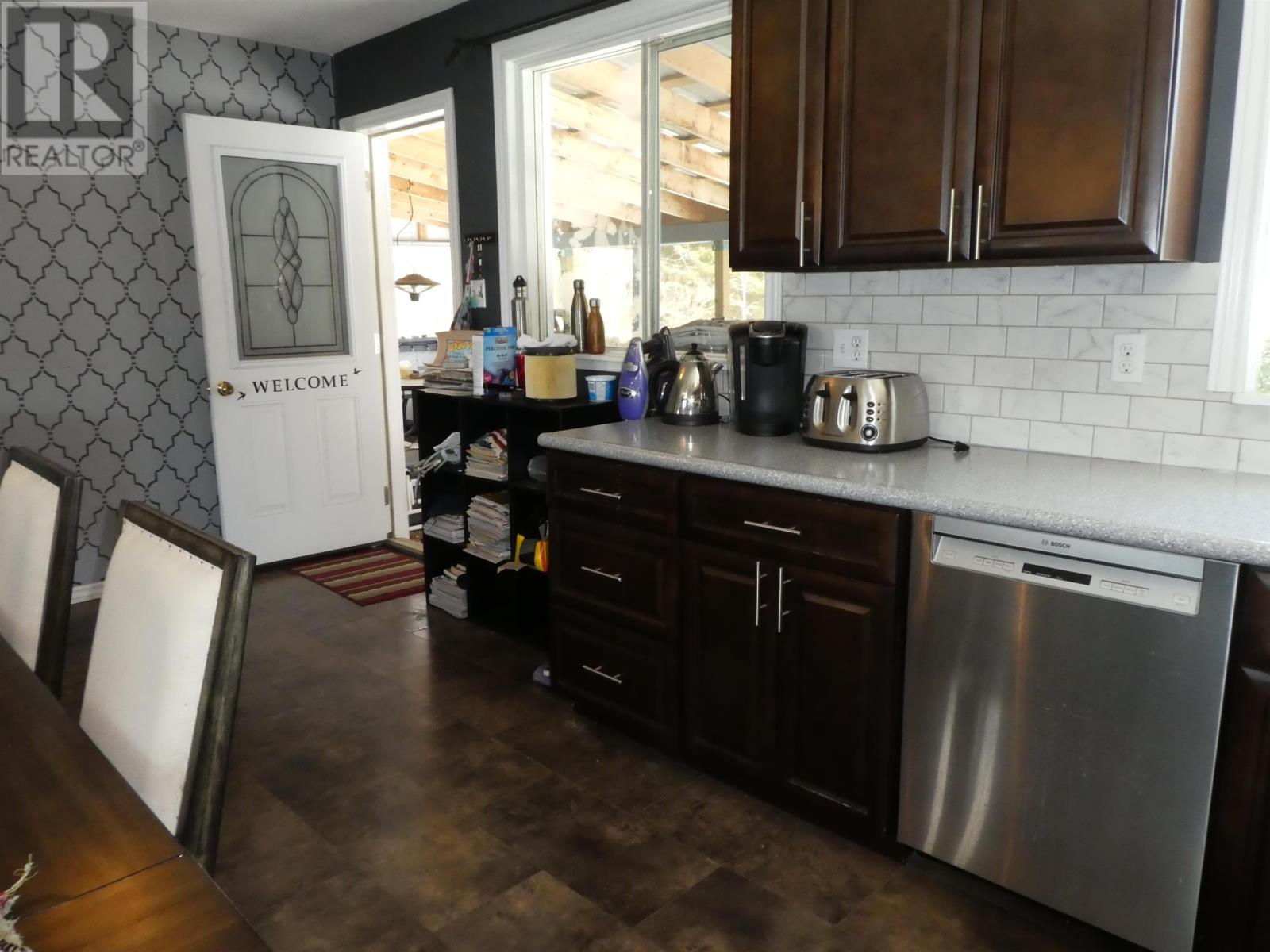 423 Birch CRES - 8