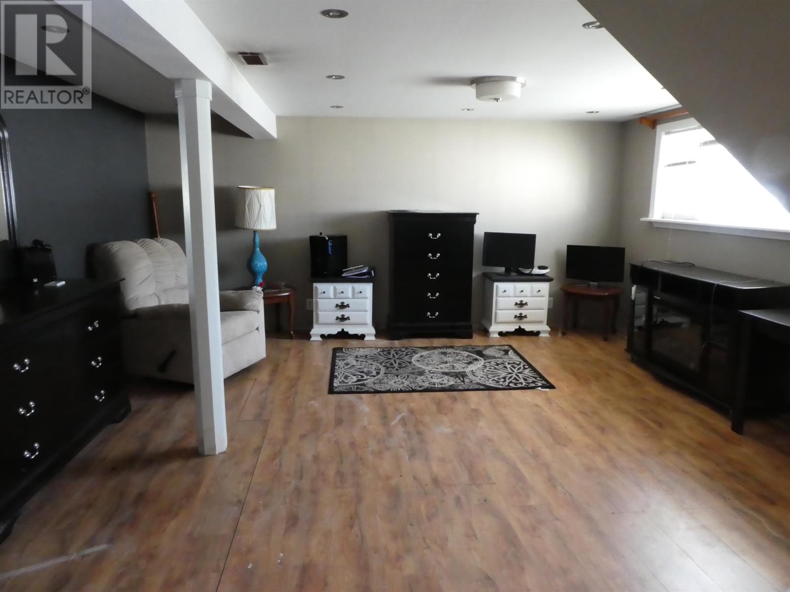 423 Birch CRES - 25