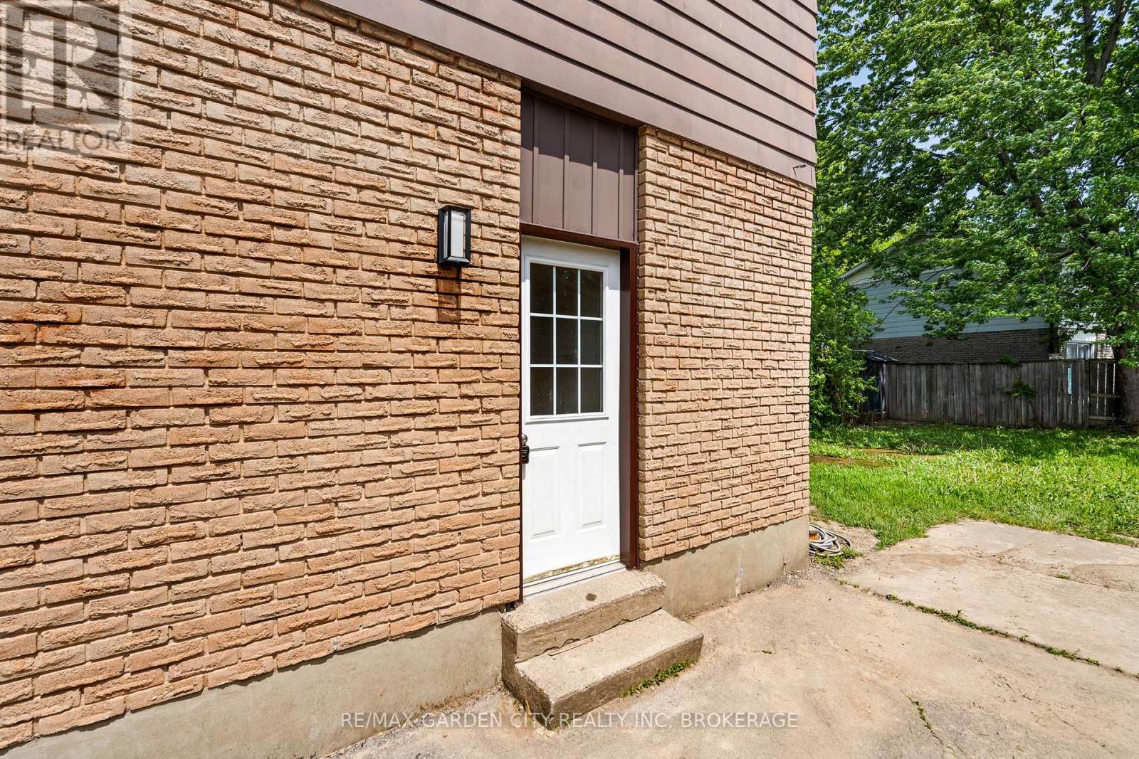 94 TUPPER DRIVE - 20