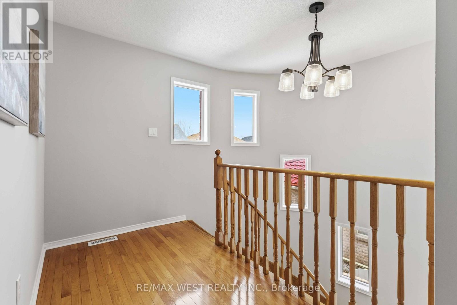 23 GLORIA CRESCENT - 26
