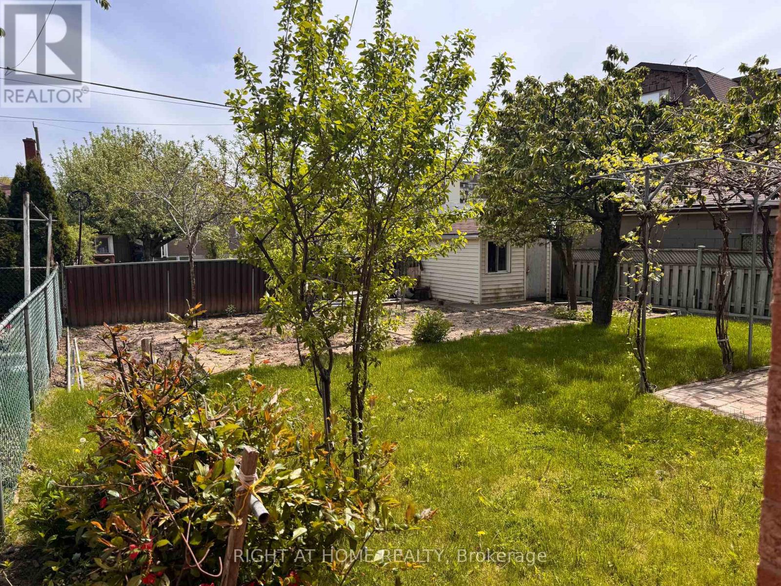 459 MAPLE LEAF DRIVE - 24