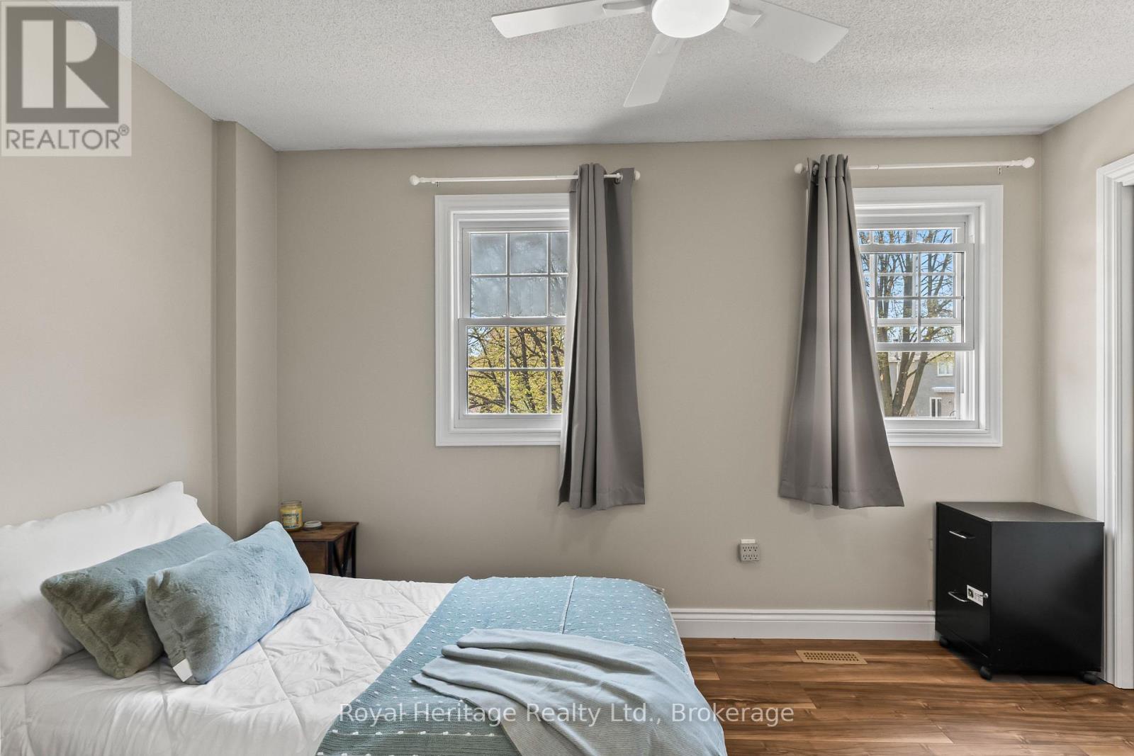 32 HEWITT CRESCENT - 23