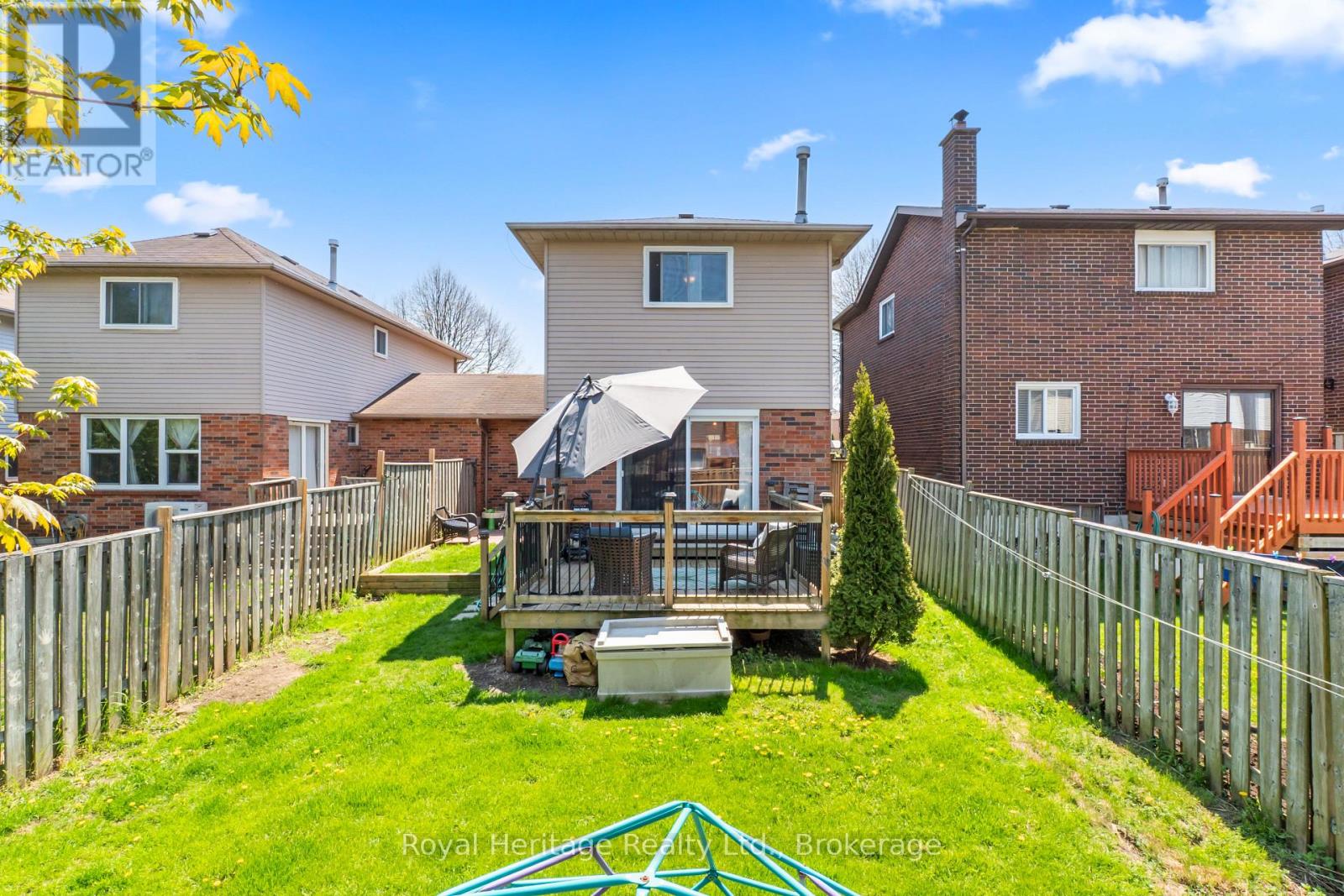32 HEWITT CRESCENT - 31