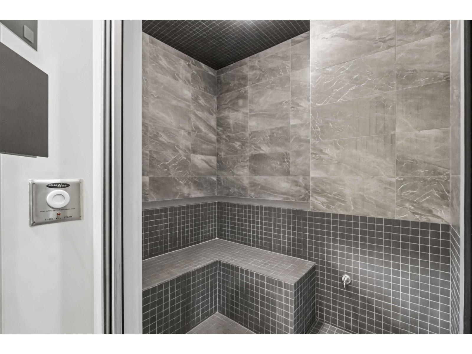 2406 1588 JOHNSTON ROAD, Surrey
