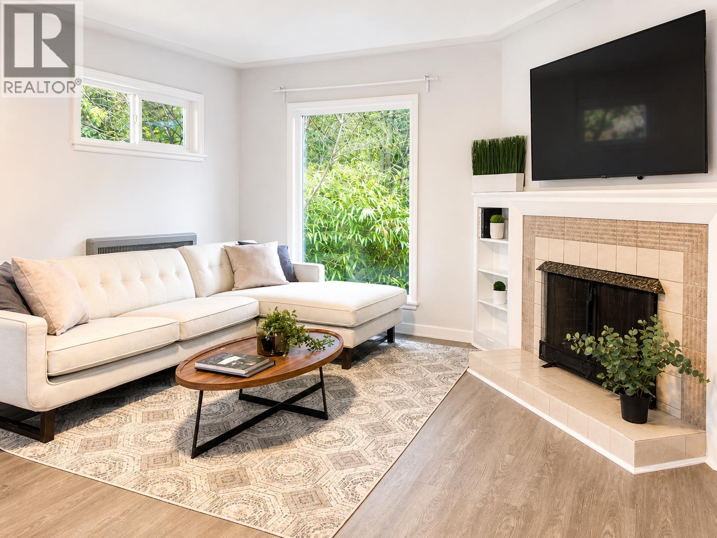 1128 RIDGEWOOD DRIVE, North Vancouver
