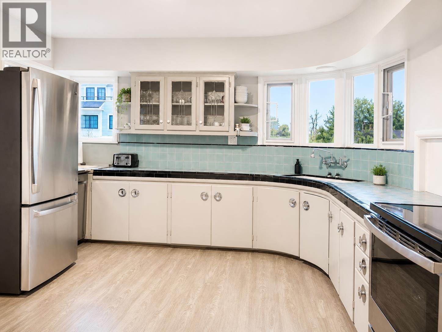 1128 RIDGEWOOD DRIVE, North Vancouver