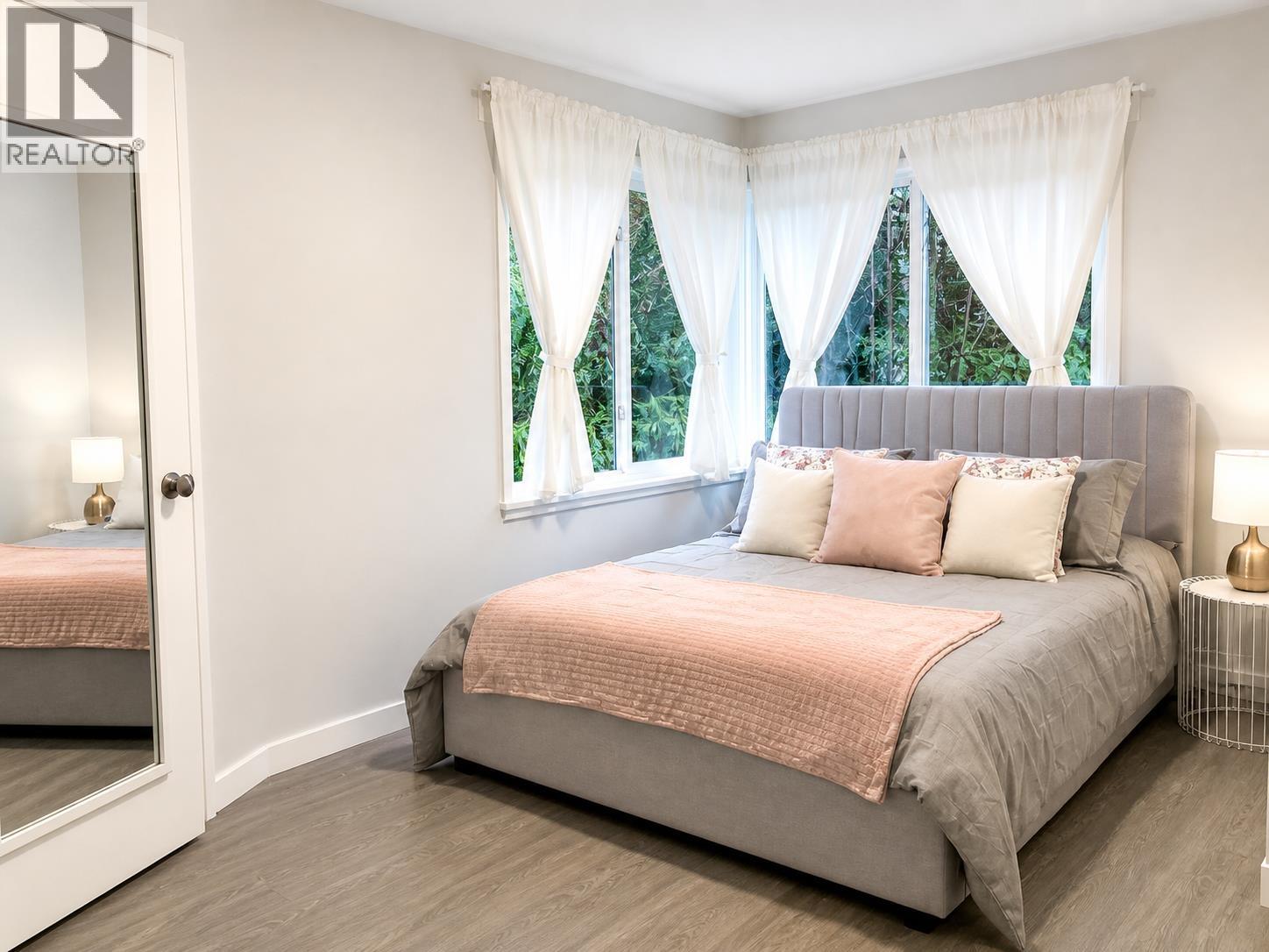 1128 RIDGEWOOD DRIVE, North Vancouver