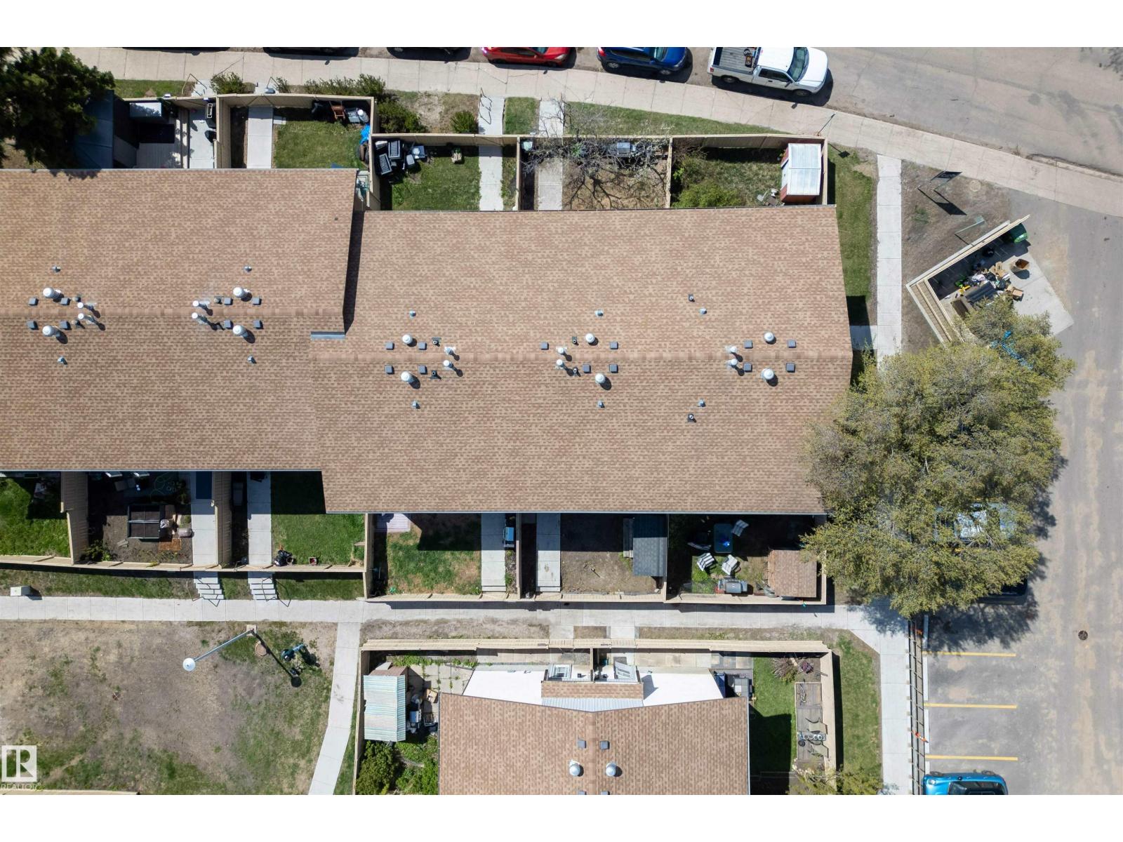 #8 14105 82 ST NW - 23