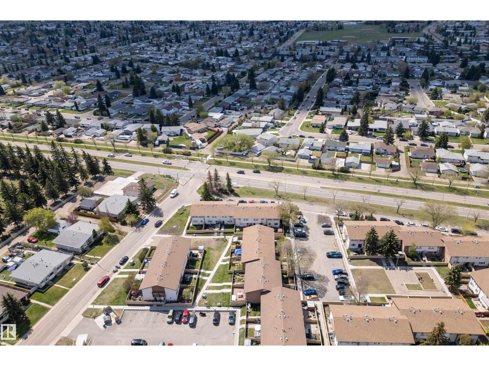 #8 14105 82 ST NW - 24