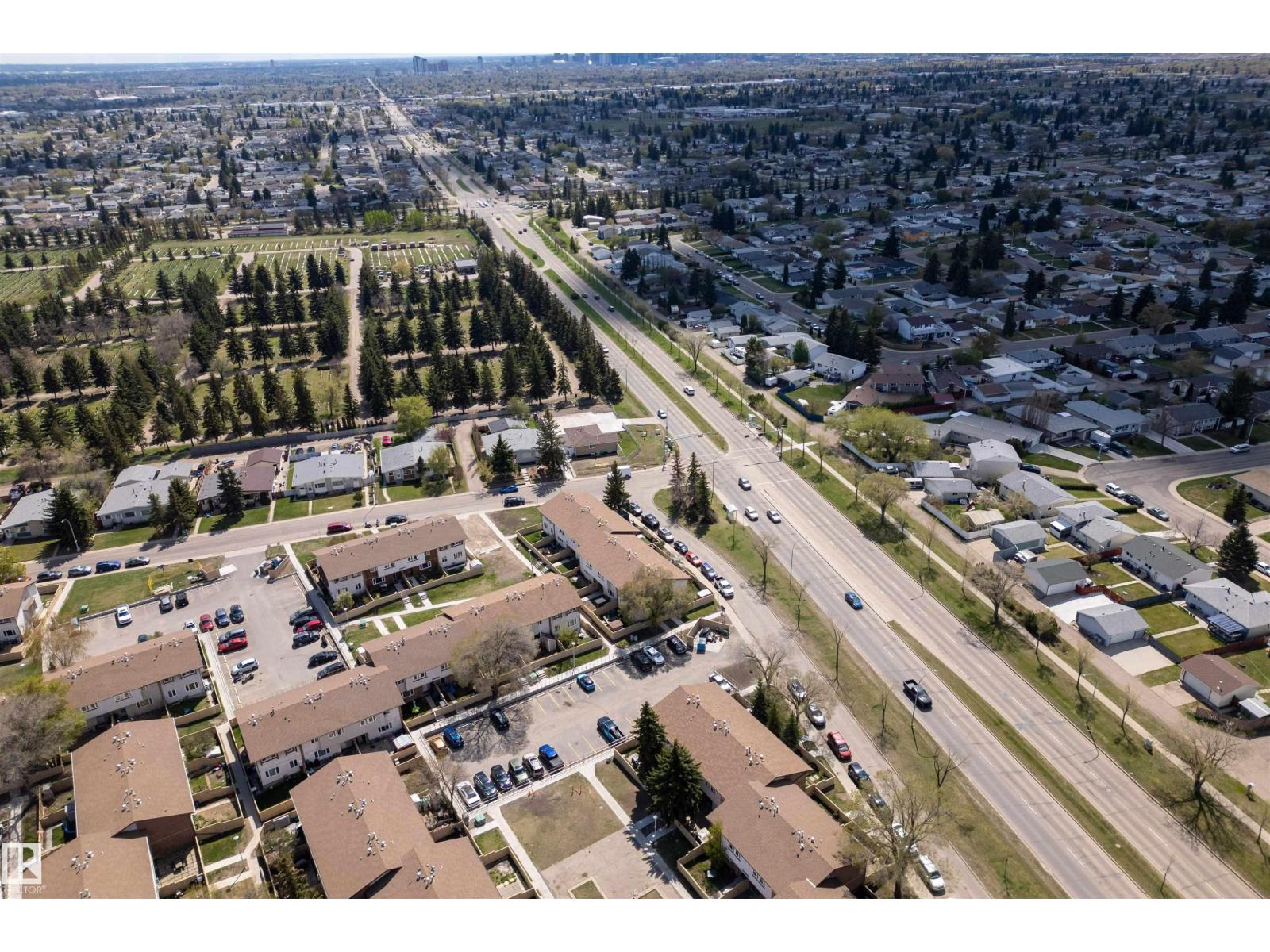 #8 14105 82 ST NW - 25