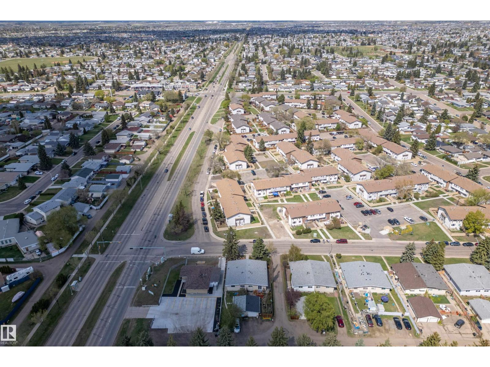 #8 14105 82 ST NW - 27