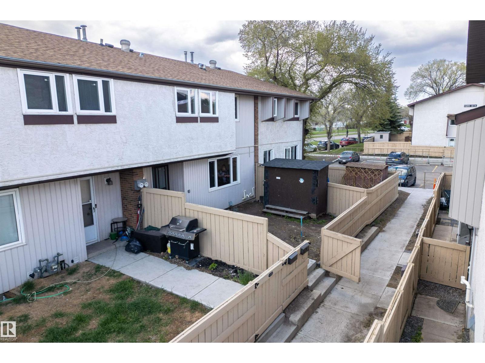 #8 14105 82 ST NW - 28