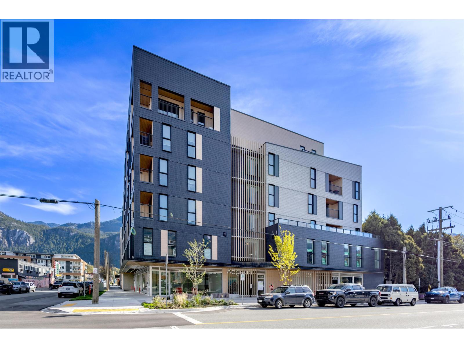 306 37994 2ND AVENUE, Squamish