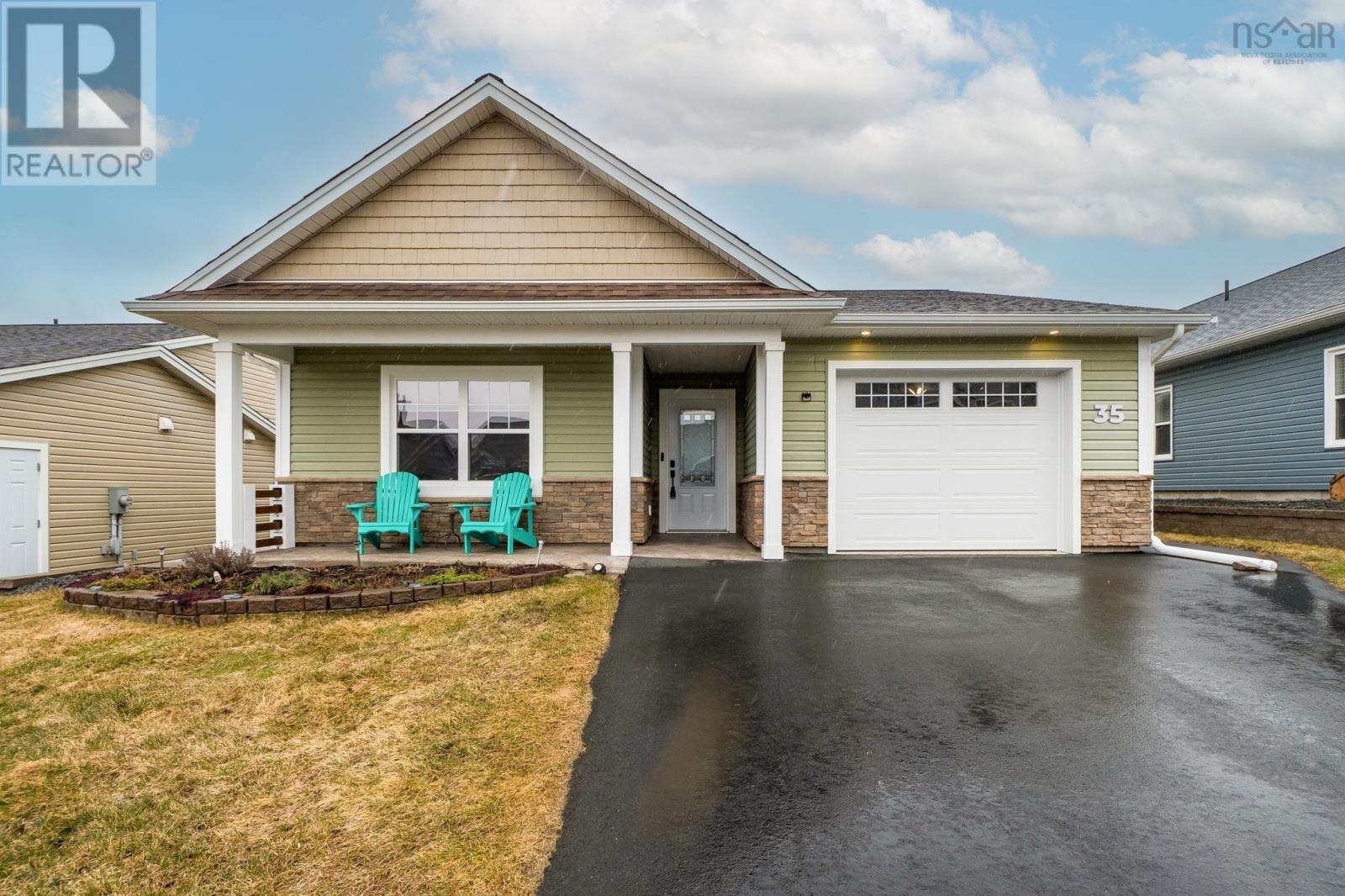 35 Elizabeth Avenue - 1