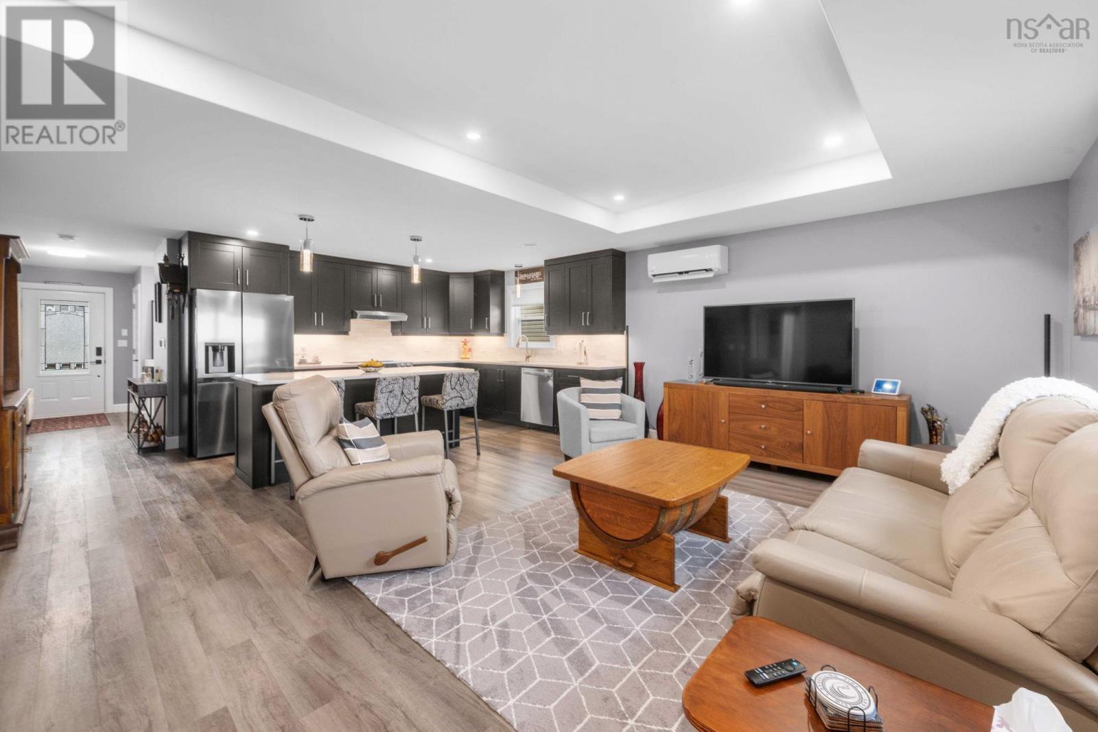 35 Elizabeth Avenue - 18