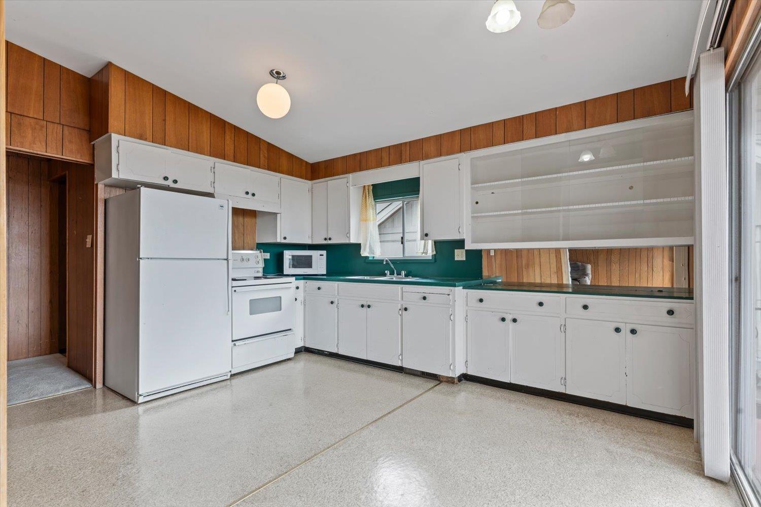 14667 W BEACH AVENUE, White Rock