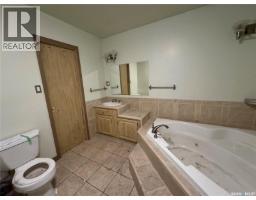 Laundry room - 17 Patricia Drive, Coronach, SK S0H0Z0 Photo 11