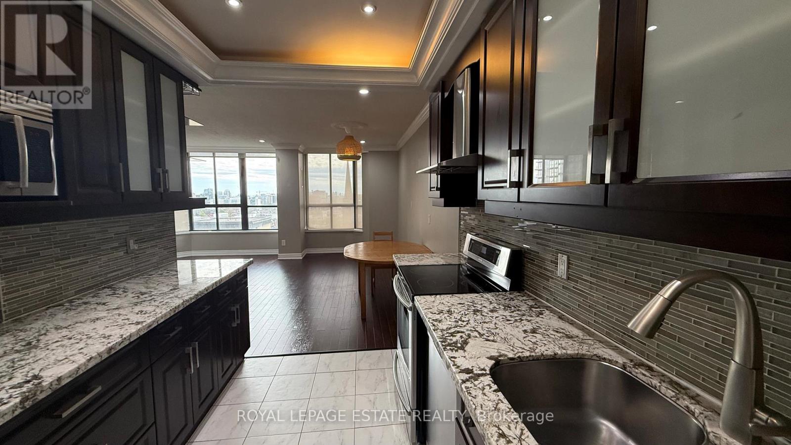 #PH3 280 SIMCOE STREET - 11