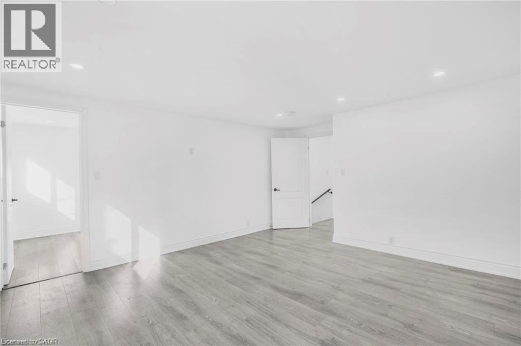 68 YORK Road - 12
