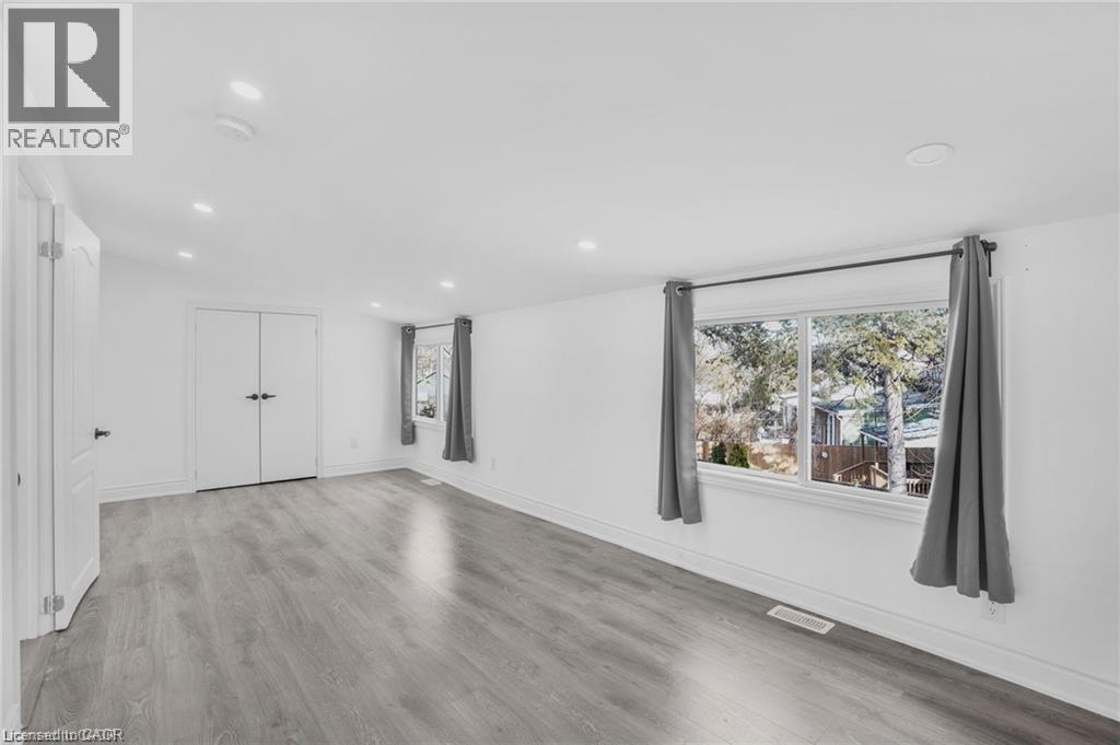 68 YORK Road - 19