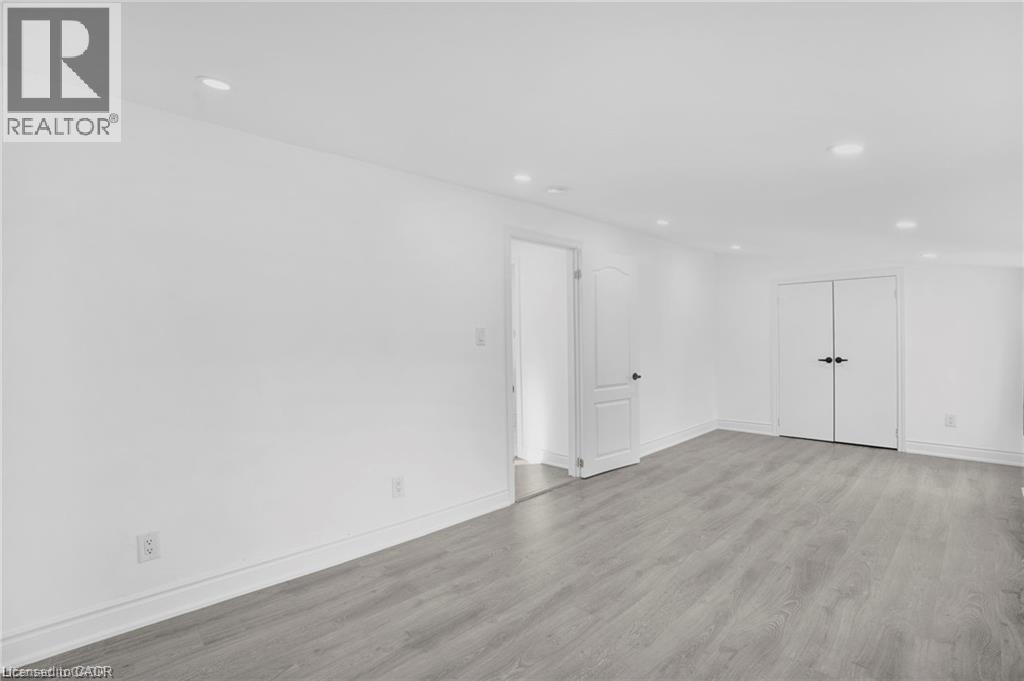 68 YORK Road - 20