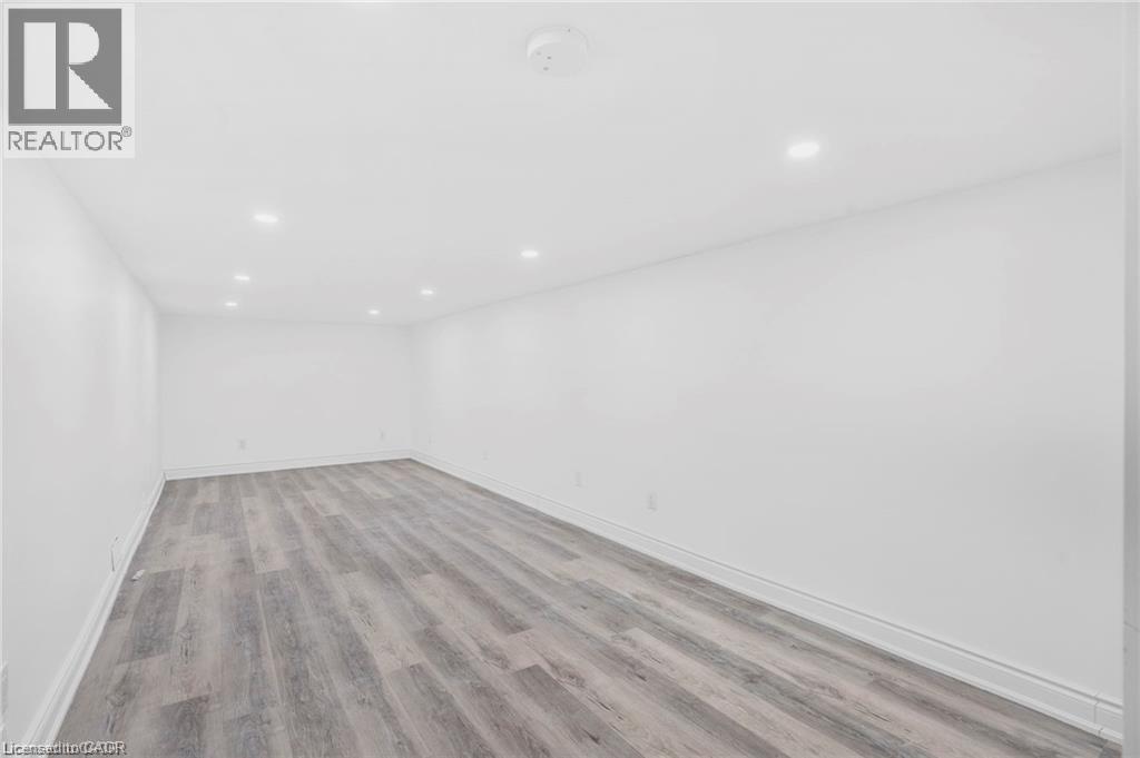 68 YORK Road - 28