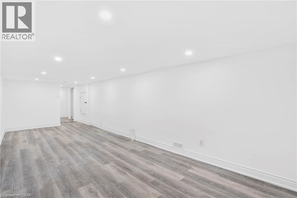 68 YORK Road - 26