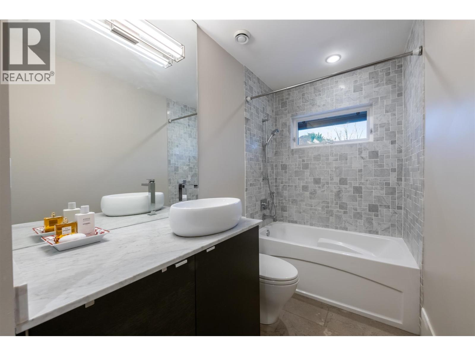 4 Bed, 4 Bath House for Sale in Vancouver – 6109 HIGHBURY STREET, Vancouver – MLS# R3107407 - Image 13