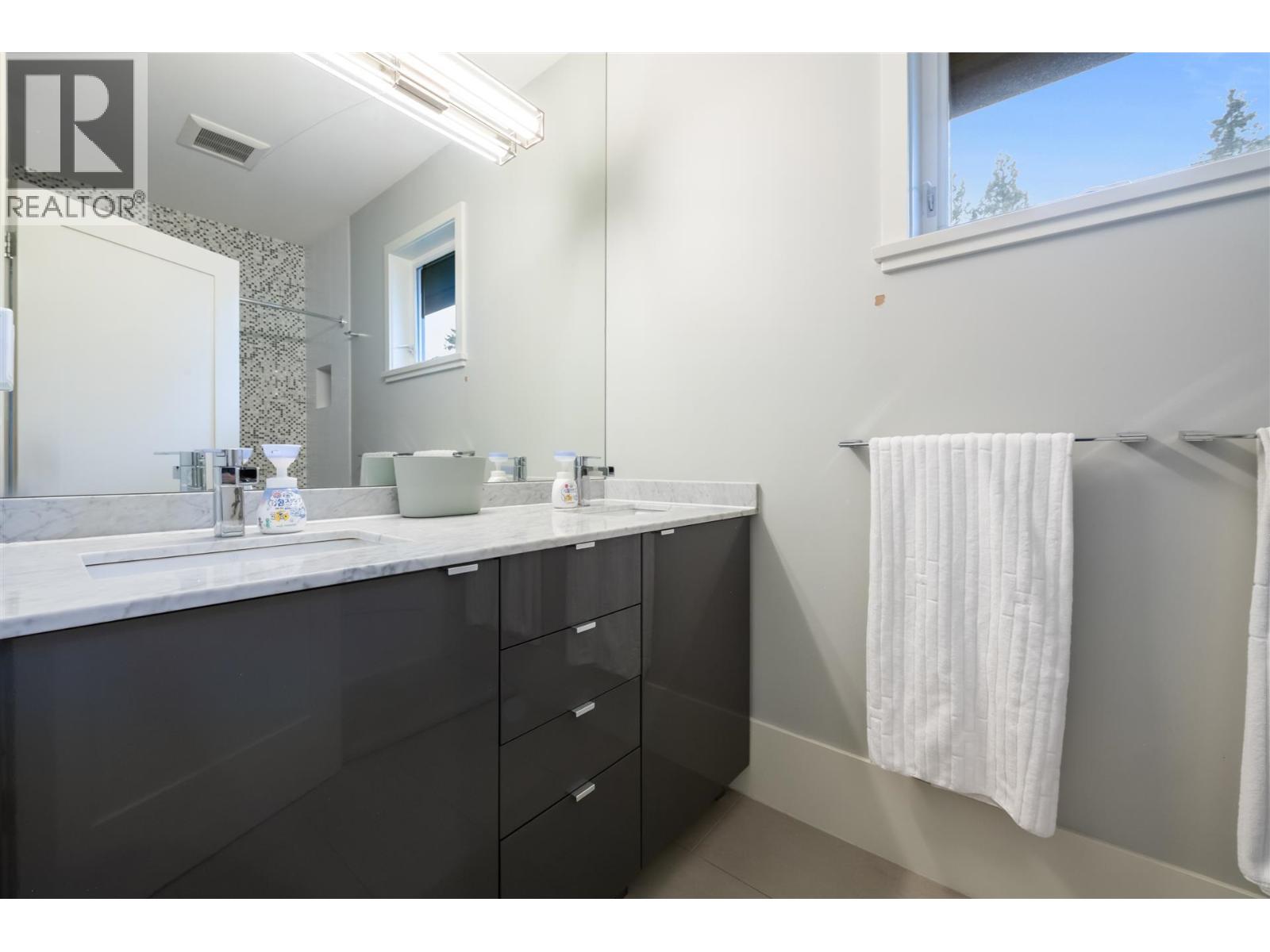 4 Bed, 4 Bath House for Sale in Vancouver – 6109 HIGHBURY STREET, Vancouver – MLS# R3107407 - Image 11