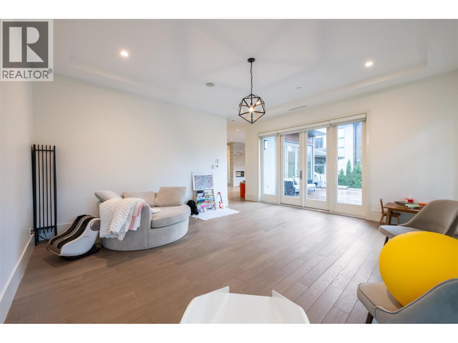 4 Bed, 4 Bath House for Sale in Vancouver – 6109 HIGHBURY STREET, Vancouver – MLS# R3107407 - Image 10