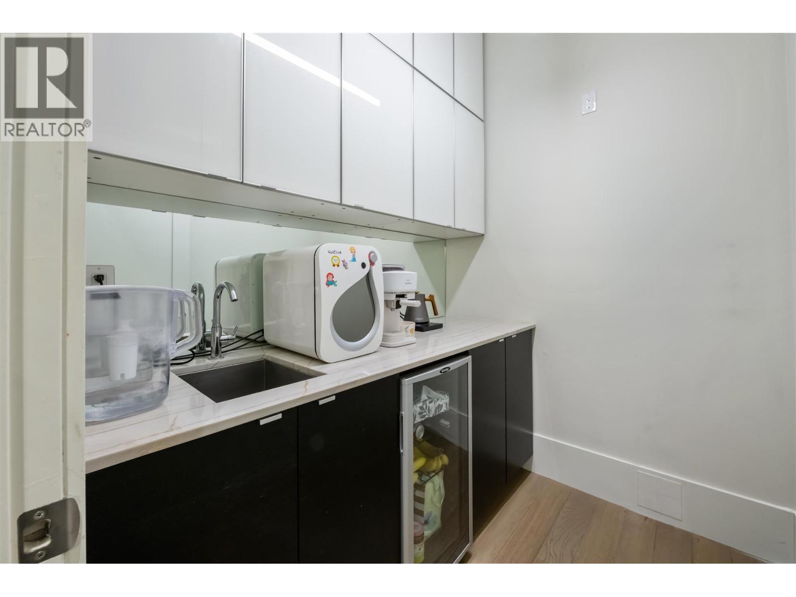 4 Bed, 4 Bath House for Sale in Vancouver – 6109 HIGHBURY STREET, Vancouver – MLS# R3107407 - Image 9