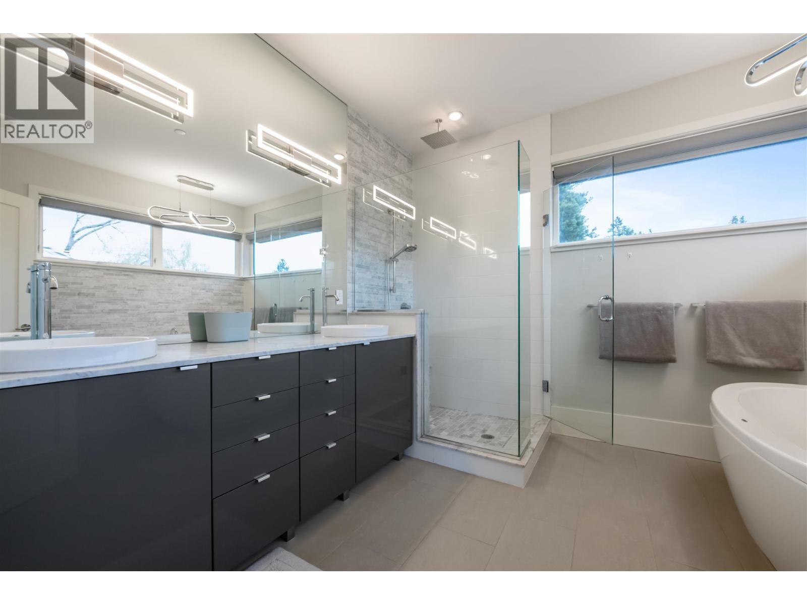 4 Bed, 4 Bath House for Sale in Vancouver – 6109 HIGHBURY STREET, Vancouver – MLS# R3107407 - Image 17
