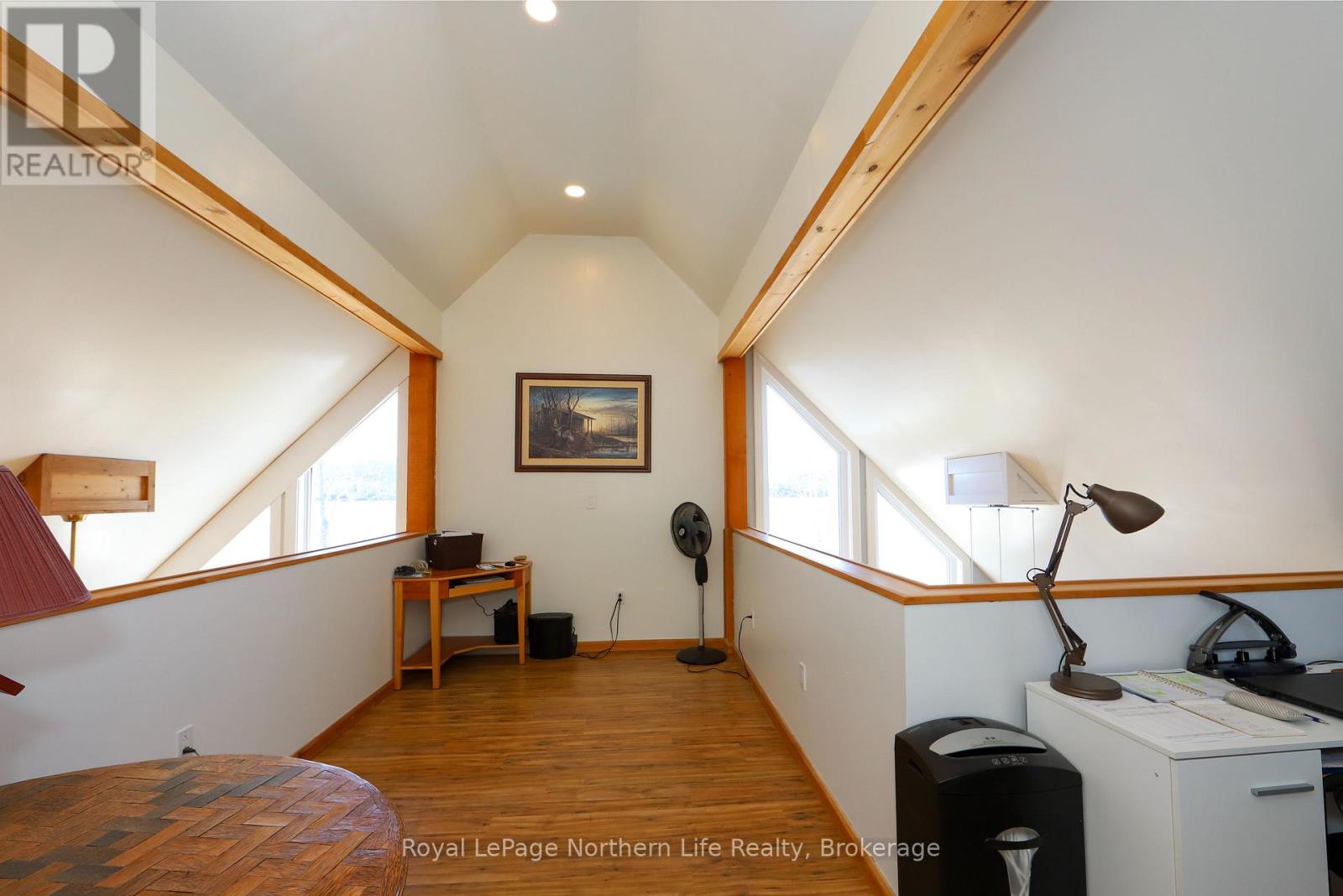 33 WHITE BEAR COURT - 13