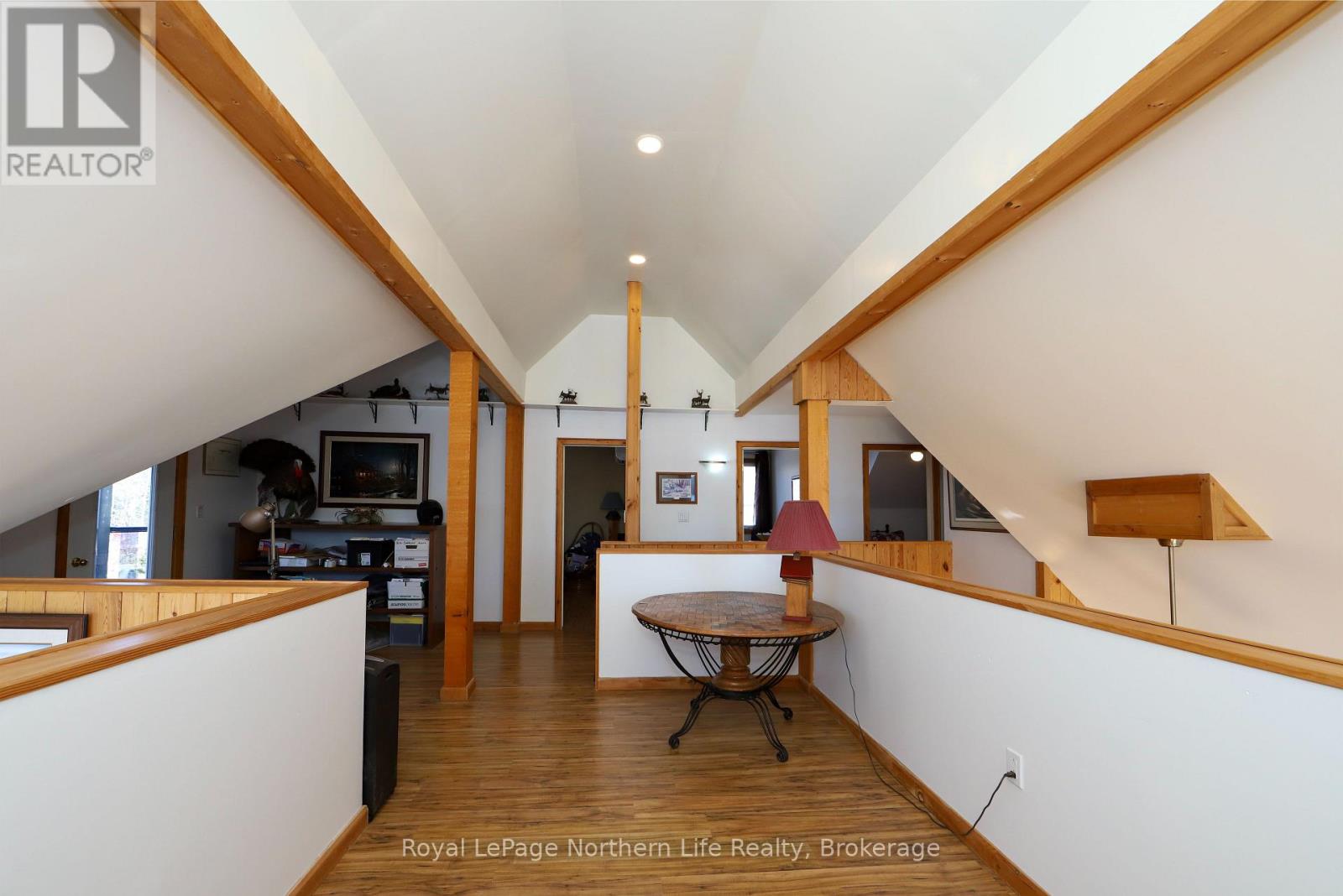 33 WHITE BEAR COURT - 14