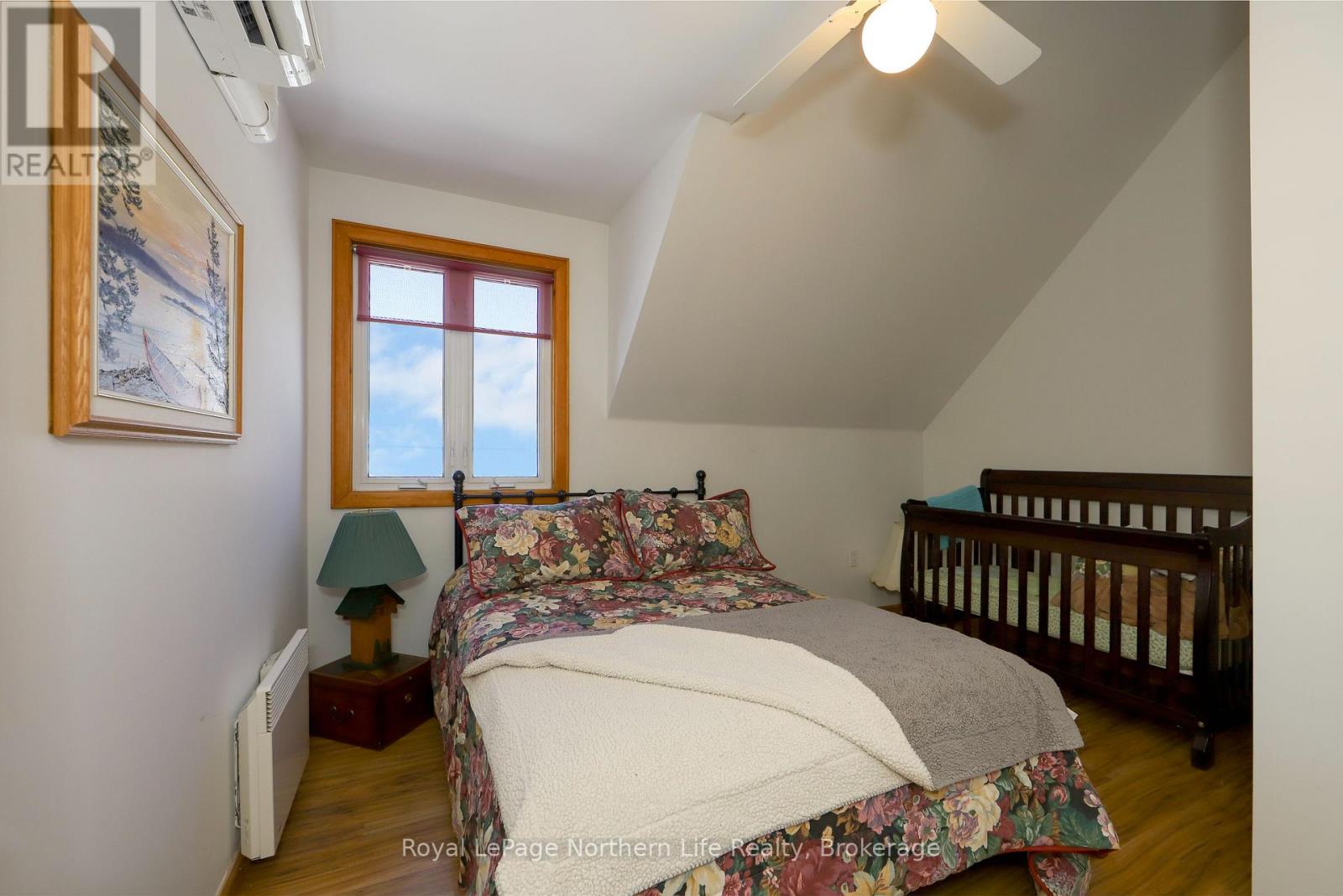 33 WHITE BEAR COURT - 19