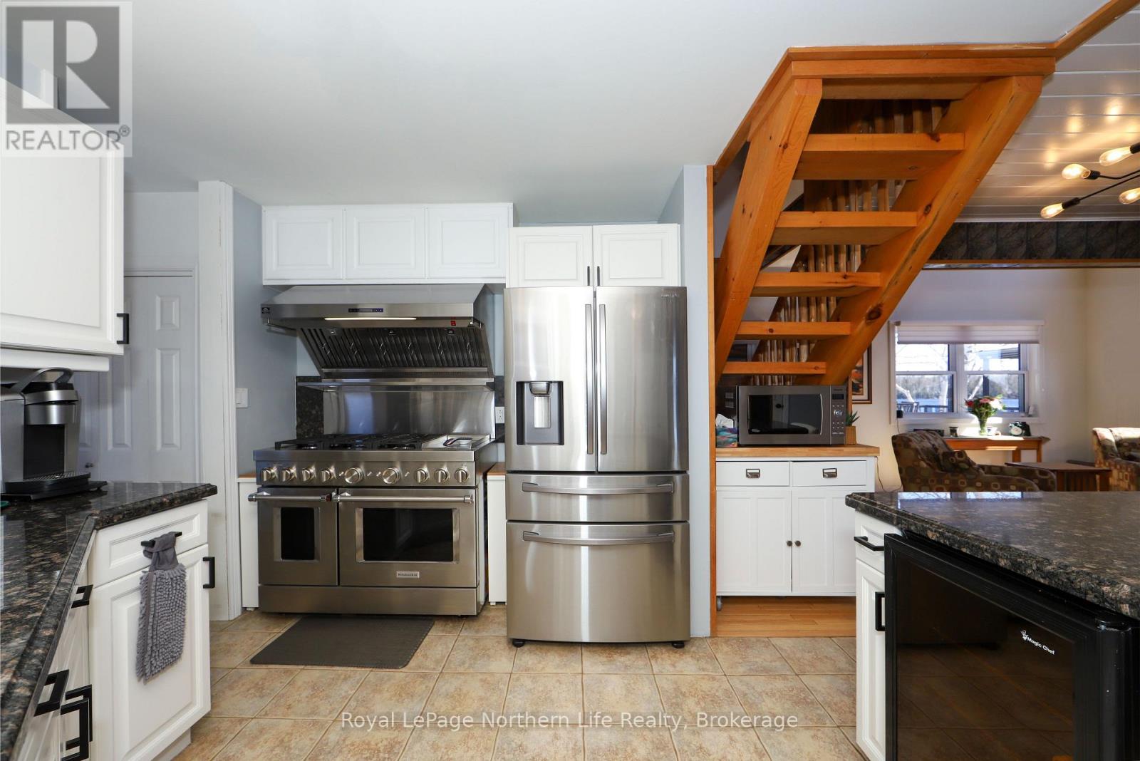 33 WHITE BEAR COURT - 27