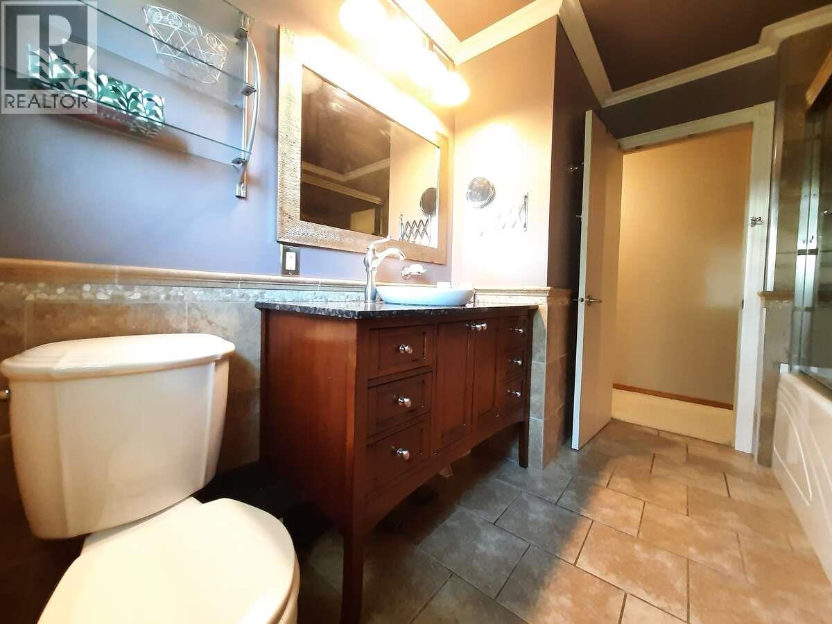 1323 7TH AVENUE - 17