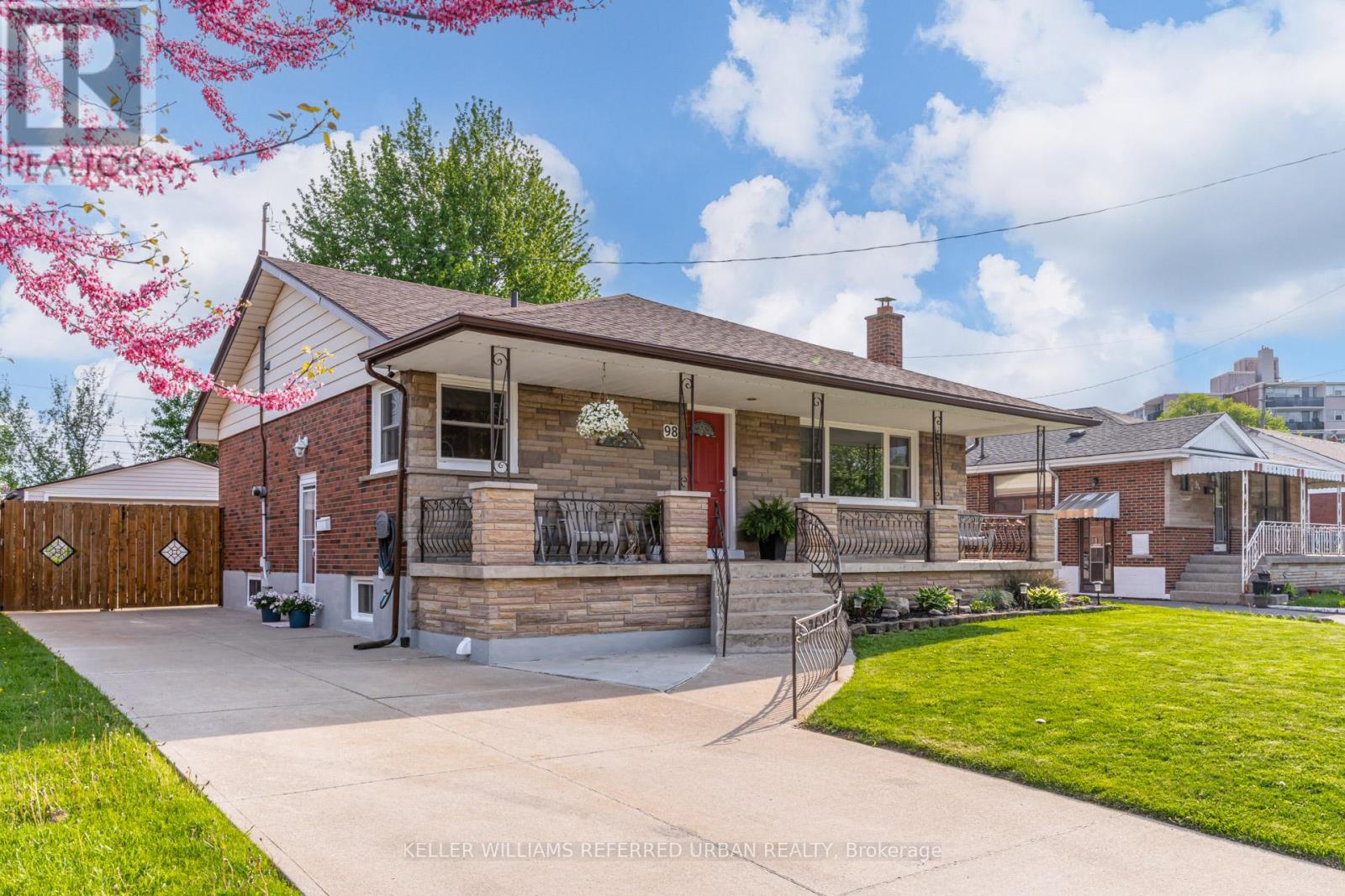 98 DUNCOMBE DRIVE - 1