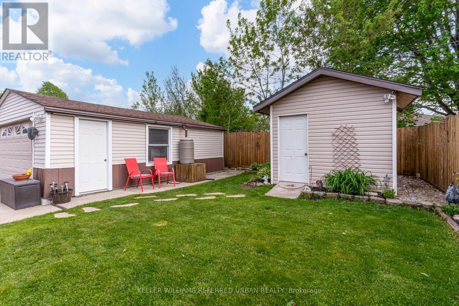 98 DUNCOMBE DRIVE - 44